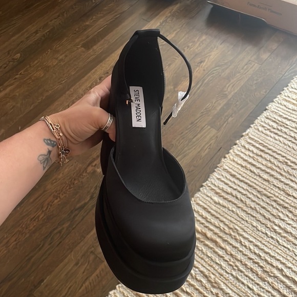 Steve Madden like new satin heels - Picture 4 of 4